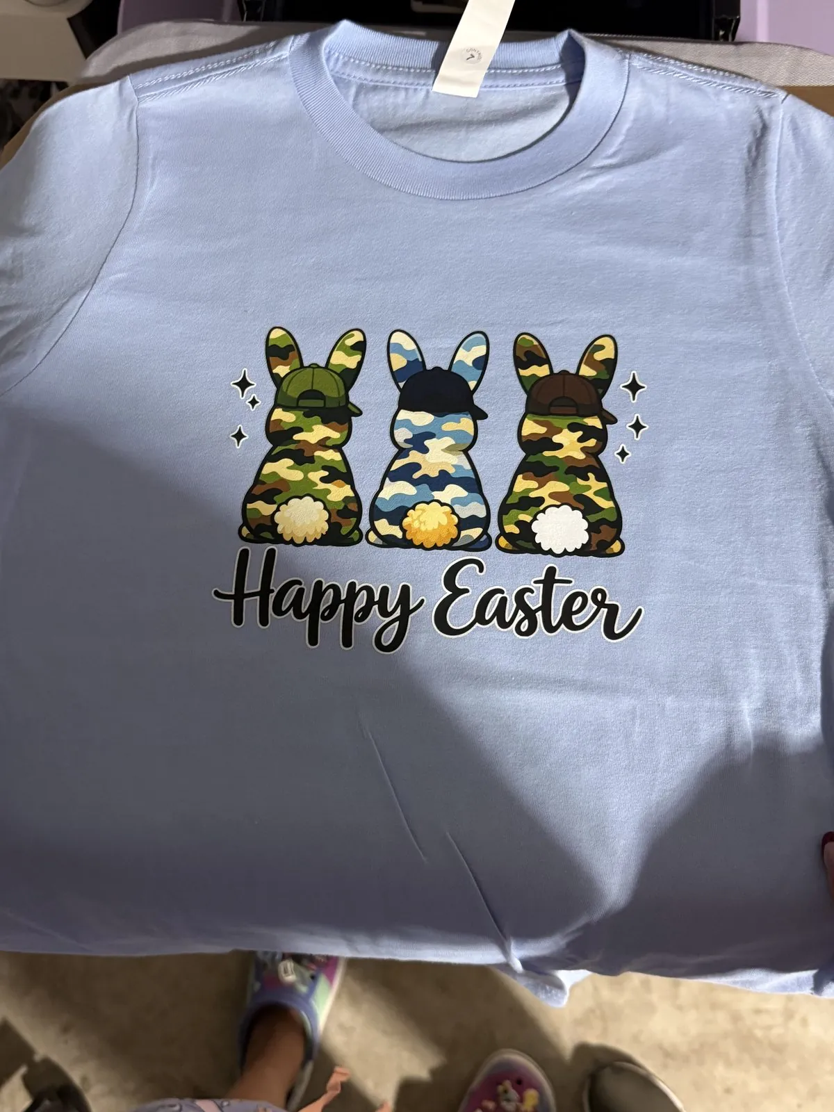 Camiseta Happy Easter realizada por POP
