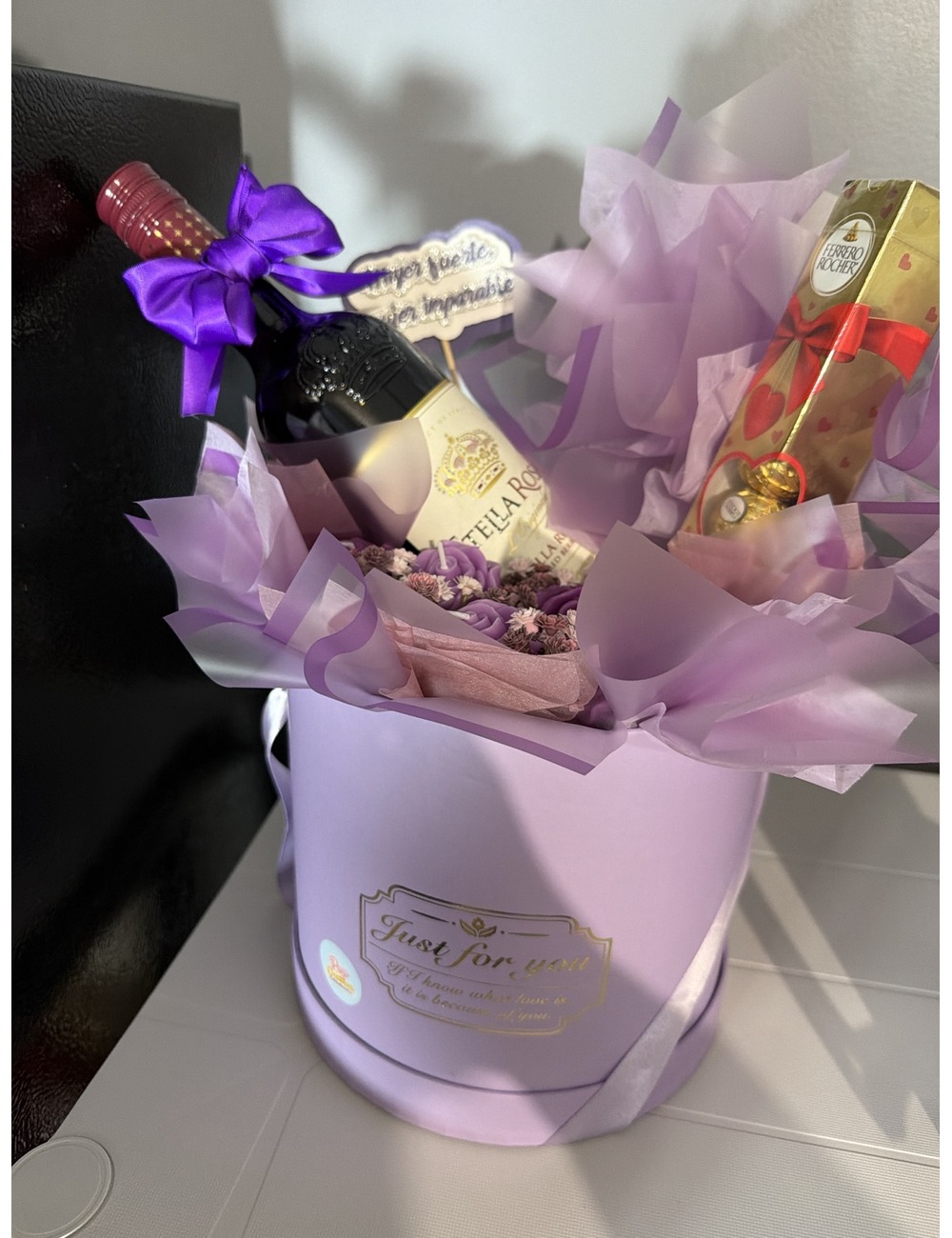 Arreglo floral lavanda con detalles