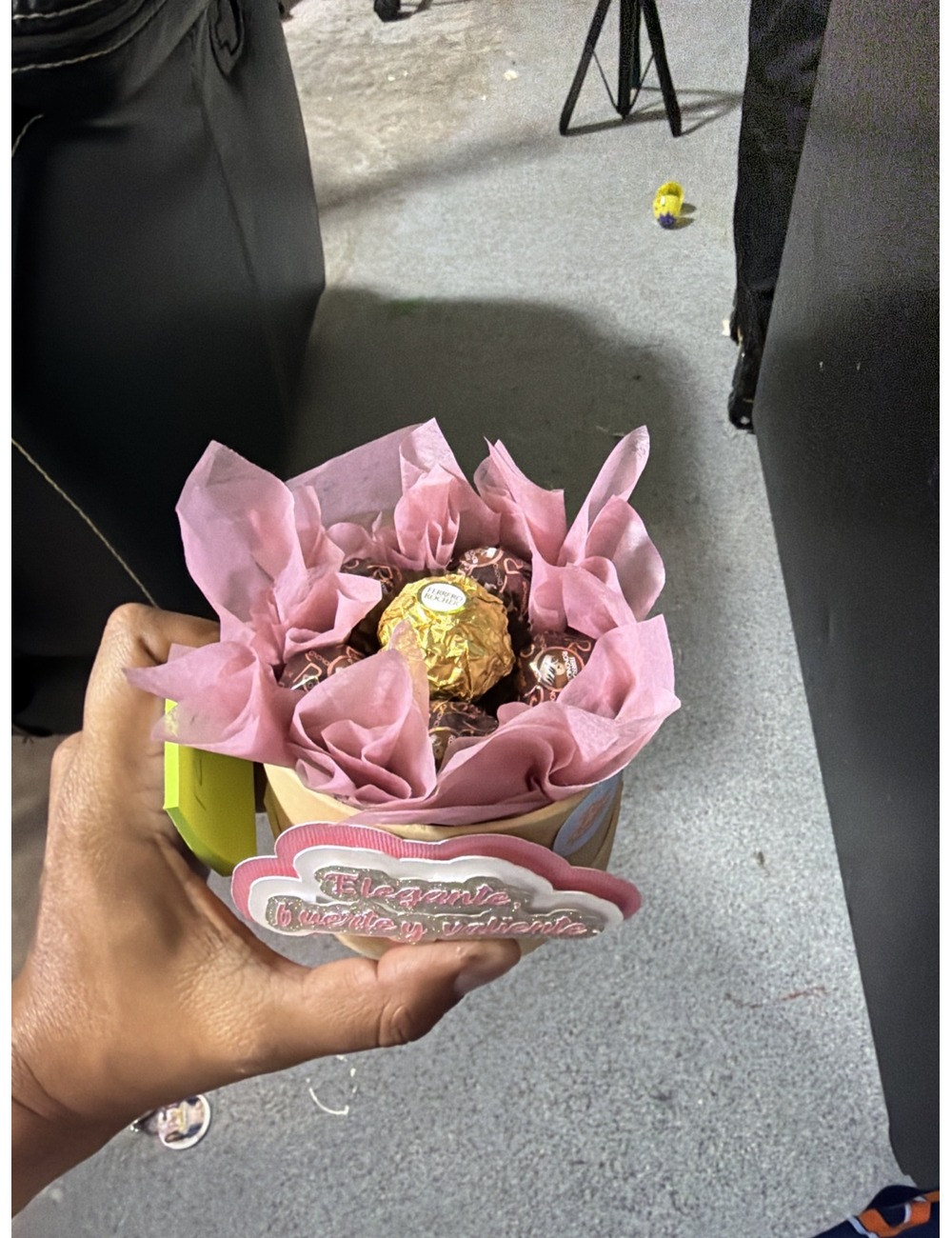Detalle floral con lazo