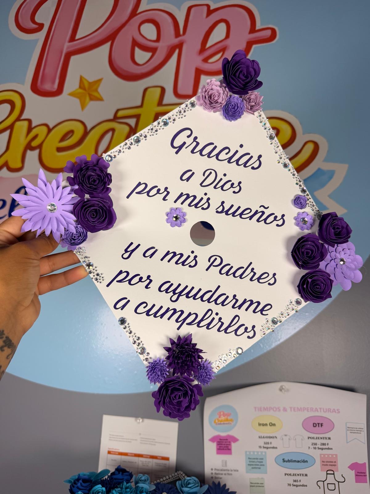 Birrete morado de sueños cumplidos