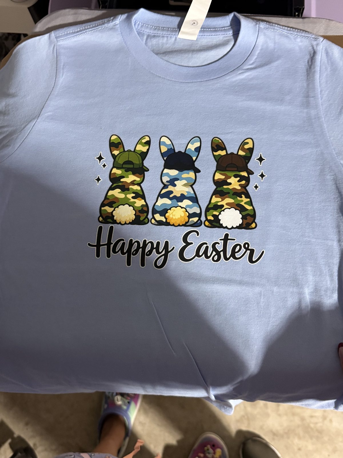 Camiseta Happy Easter personalizada por POP